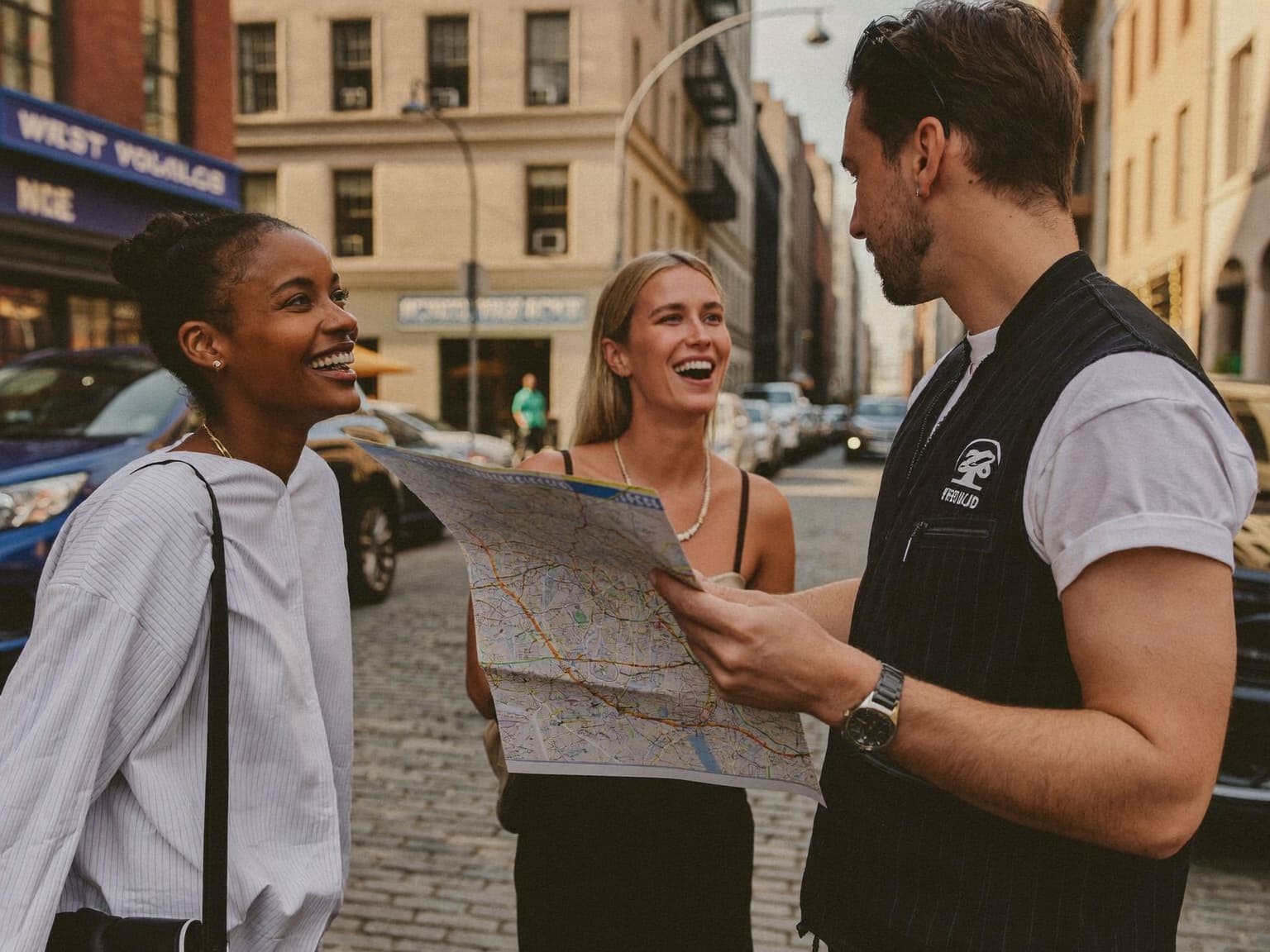 Small-group guided walking tour in Lower Manhattan with a local guide